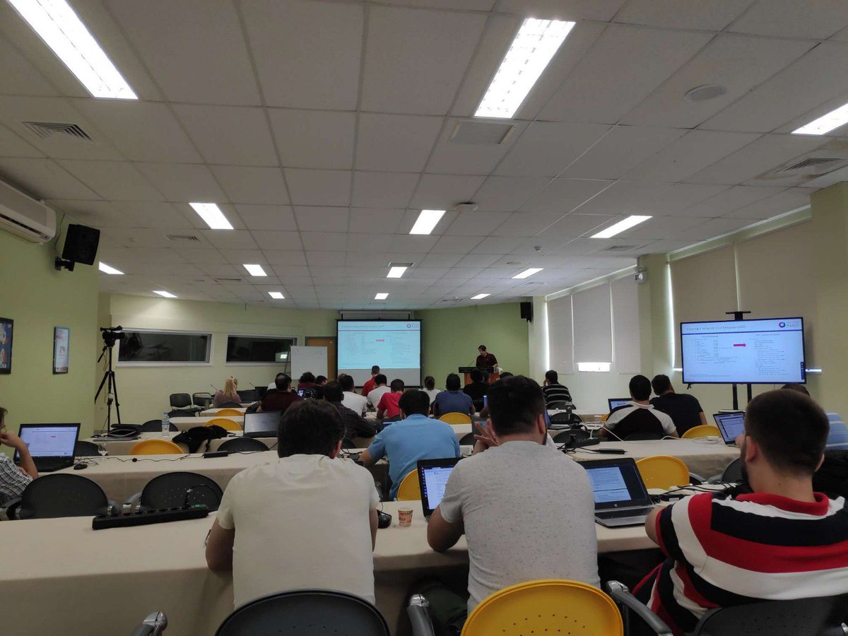 5Gtango's tweet image. New @OpenSourceMANO TSC member @fjvicens from @AtosES presents our contributed #network #slicing feature at #osmhackfest