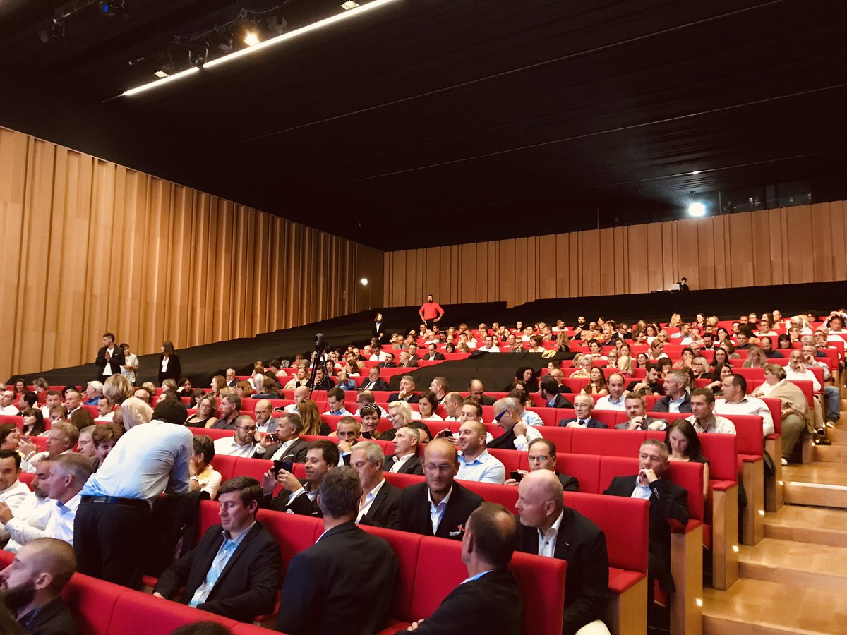 La session de restitution de la #FabriqueDesFuturs qui se tient aujourd’hui à #Rennes promet d’être riche en échanges 🤗 Plus de 300 collaborateurs Allianz en salle ✨ 

#Innovation #transformation