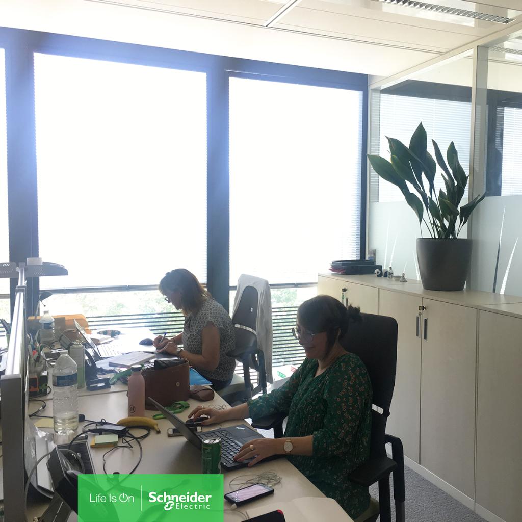 SchneiderElecFR's tweet photo. Le nouvel #openspace de l'équipe #TalentAcquisition est fin prêt à vous accueillir à notre siège du Hive, à Rueil-Malmaison !

#WorkspaceOfTheFuture https://t.co/nZSsEFGQnL
