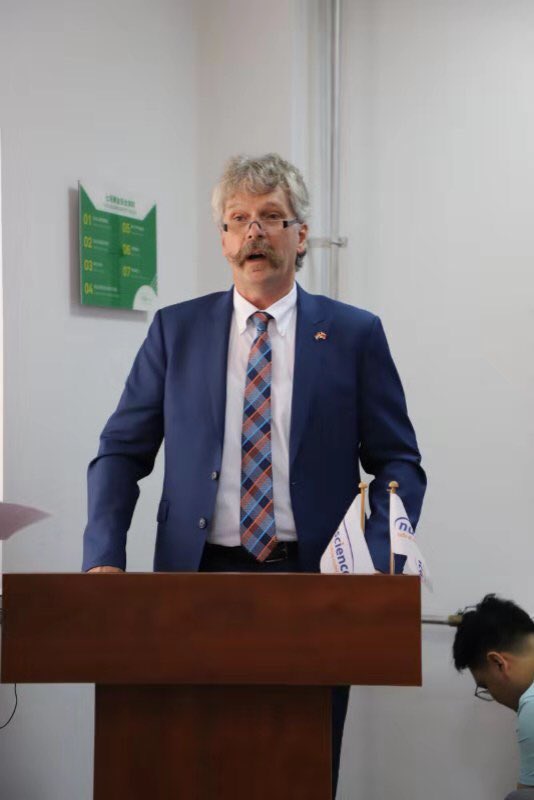 StigterHenk's tweet photo. Vandaag een mooi en belangrijk moment, de ondertekening van de joint venture tussen #Nuscience en Anping Agri Rural Construction Investment. De bouw van een state of the art varkensbedrijf/ opleidingscentrum kan starten #RTTC @nusciencegroup @agrifirm @AgroBericht @AgriBeijing https://t.co/ncdKZSXHbp
