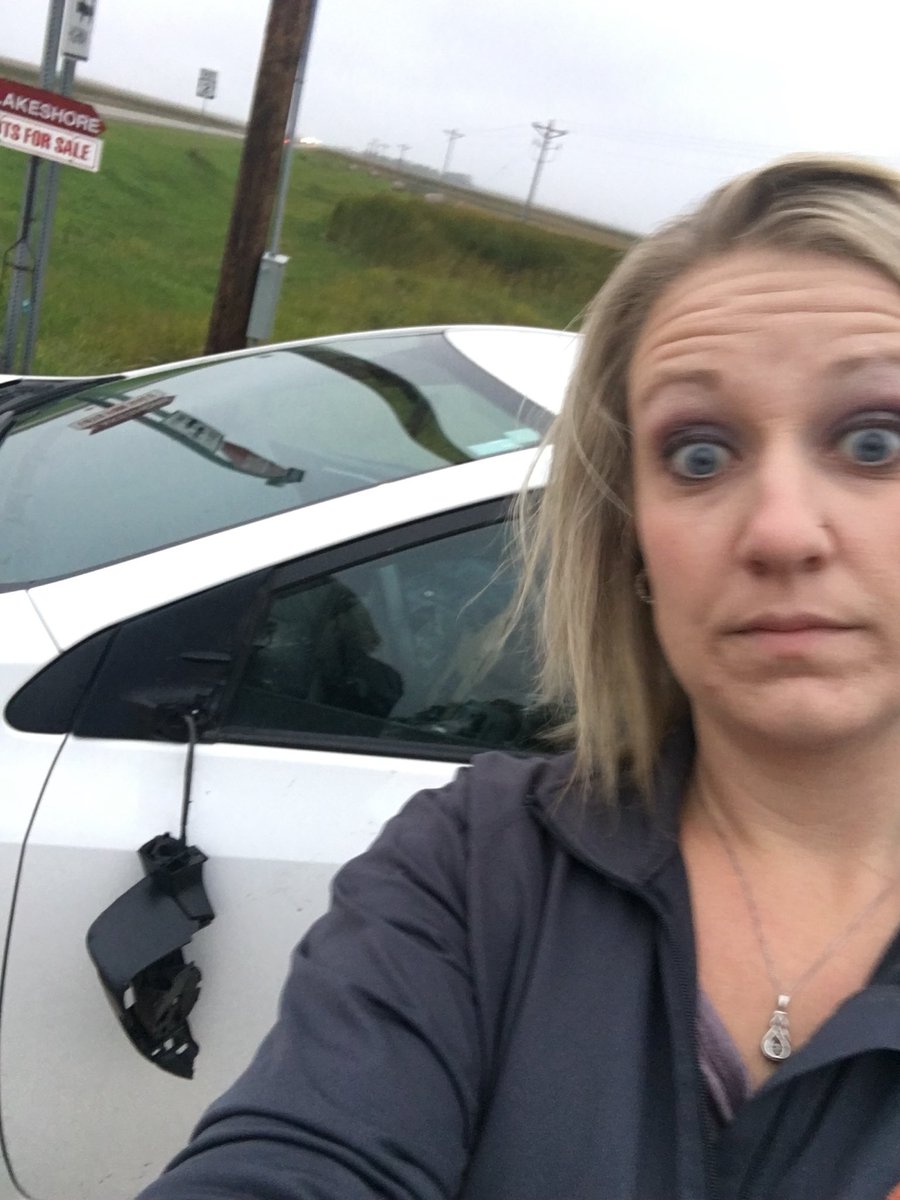 ComOptAshley's tweet image. Hope everyone else’s morning is better than mine. Thanks Amber for being an early riser! 1st reaction when I’m in an accident...call Amber. Uff. Deer 1. Ashley &amp;amp; Corolla 0. #hopingHParrivessoon ⁦@ComOptAmber⁩ ⁦@ComOptND⁩