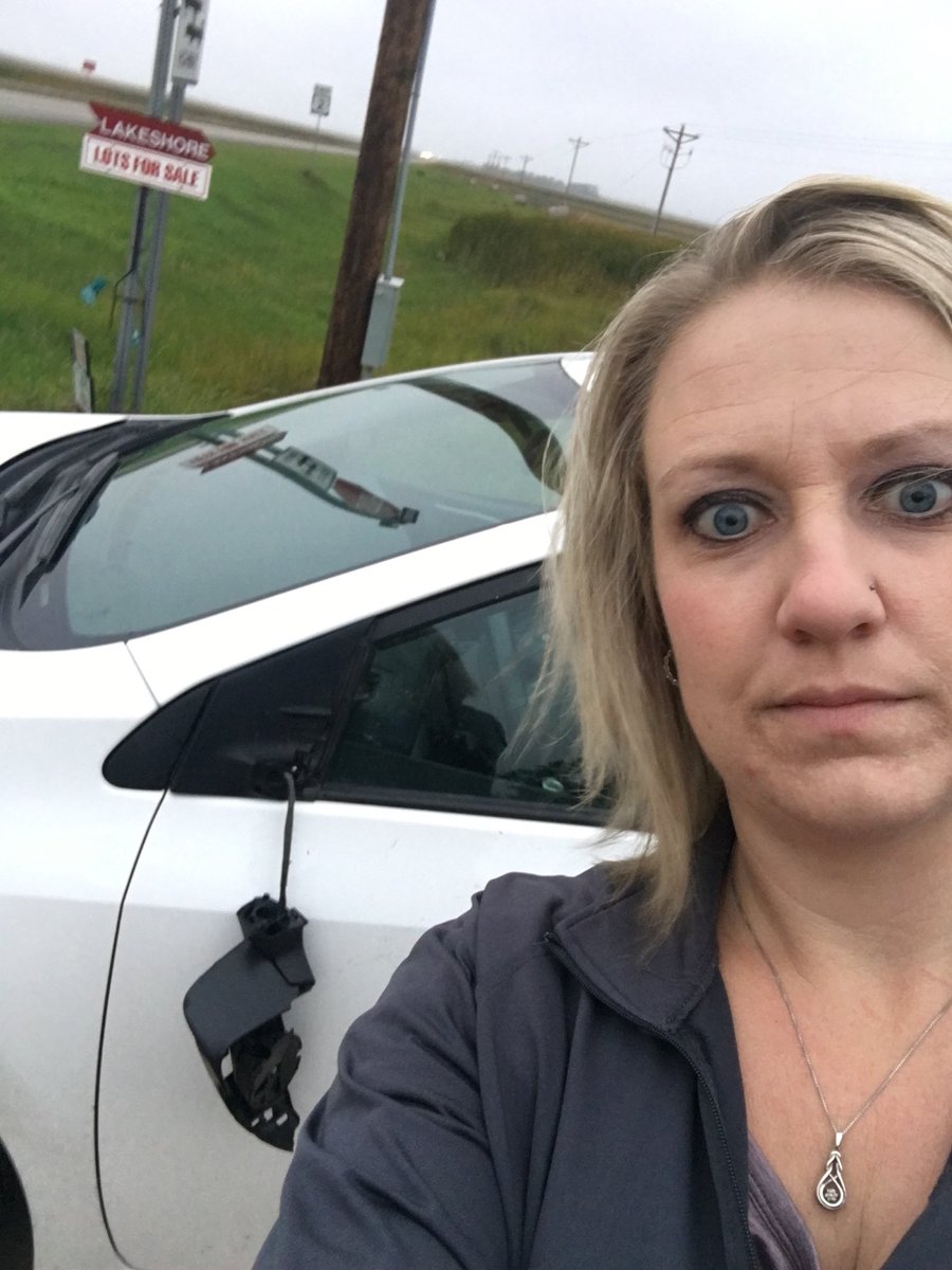 ComOptAshley's tweet image. Hope everyone else’s morning is better than mine. Thanks Amber for being an early riser! 1st reaction when I’m in an accident...call Amber. Uff. Deer 1. Ashley &amp;amp; Corolla 0. #hopingHParrivessoon ⁦@ComOptAmber⁩ ⁦@ComOptND⁩