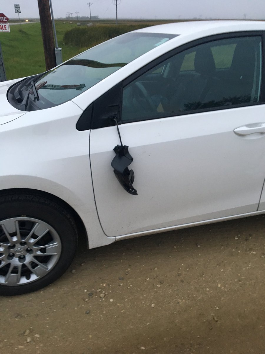 ComOptAshley's tweet image. Hope everyone else’s morning is better than mine. Thanks Amber for being an early riser! 1st reaction when I’m in an accident...call Amber. Uff. Deer 1. Ashley &amp;amp; Corolla 0. #hopingHParrivessoon ⁦@ComOptAmber⁩ ⁦@ComOptND⁩