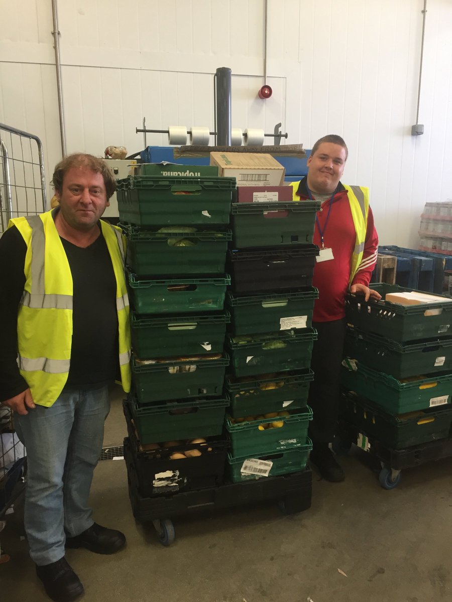FareShareHull's tweet photo. We are nearing the end of the first week of our new training programme #GetIntoWarehousing.
Here are the first cohort getting stuck in to life within the warehouse, picking and packing orders for #CommunityFoodMembers, with the support of our long term #volunteers. https://t.co/HRf4NbLVEi