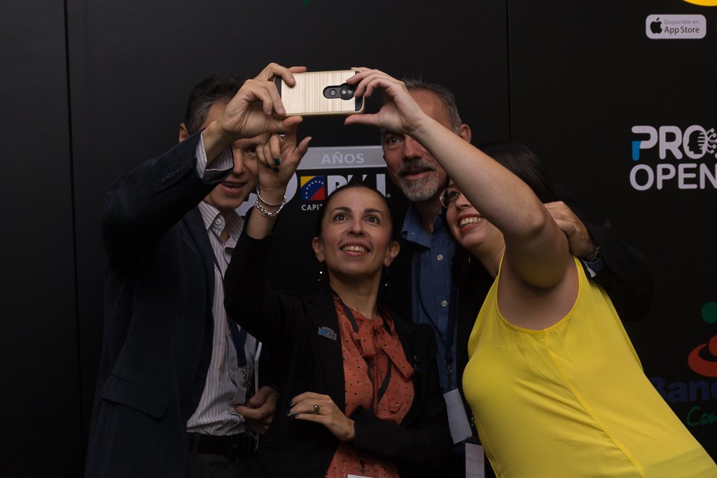 PMI_V's tweet photo. El trabajo en equipo es vital para el logro de nuestros objetivos.
Como dice el dicho...
"Solos llegamos más rápido; pero juntos, llegamos más lejos"
#Venezuela #TBT #Equipo #PMIV #PMIV25 #ProjectOpenDay #ElMejorEquipo #Thursday #Jueves https://t.co/I6CO8GKfEn