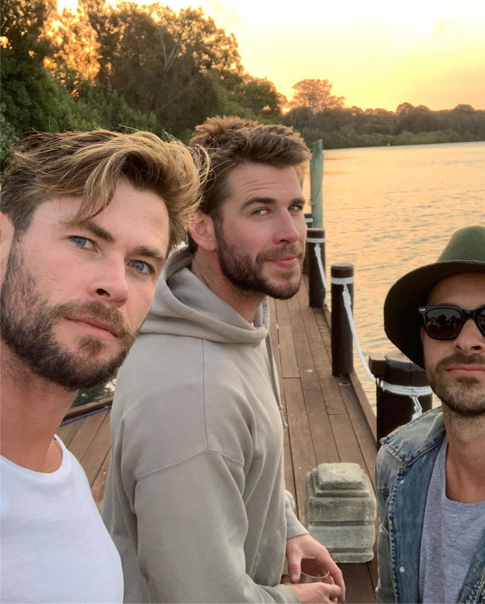 CHRIS HEMSWORTH fan tweet media