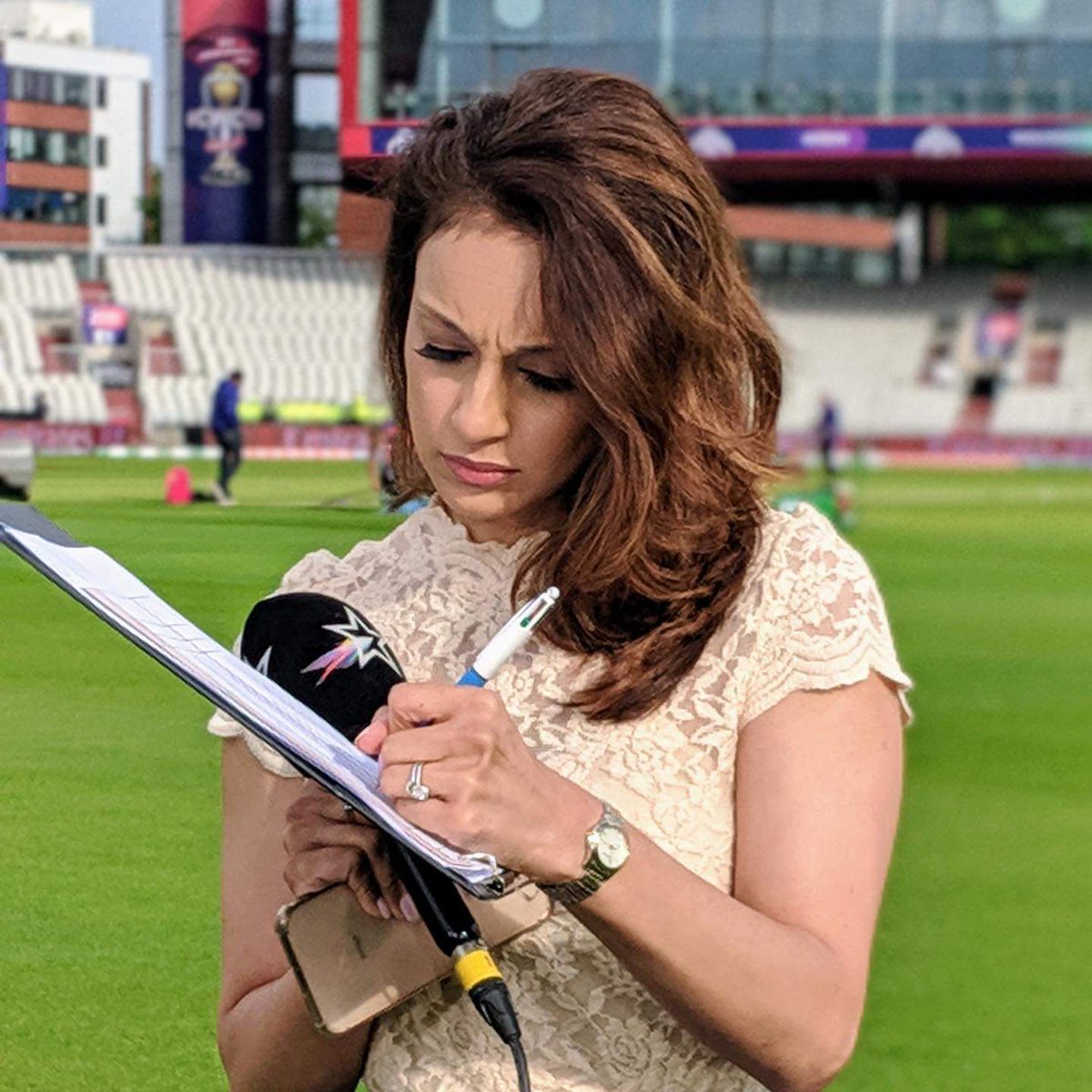 TeamSeemaJaswal's tweet photo. #thursday means back to work π©π½βπ«
@meseemajaswal π
#prepday #premierleague #pl #plwwup #plmatchdaylive #plmatchdayliveextra #werk #photooftheday #TeamSJ https://t.co/JGnPeug60e