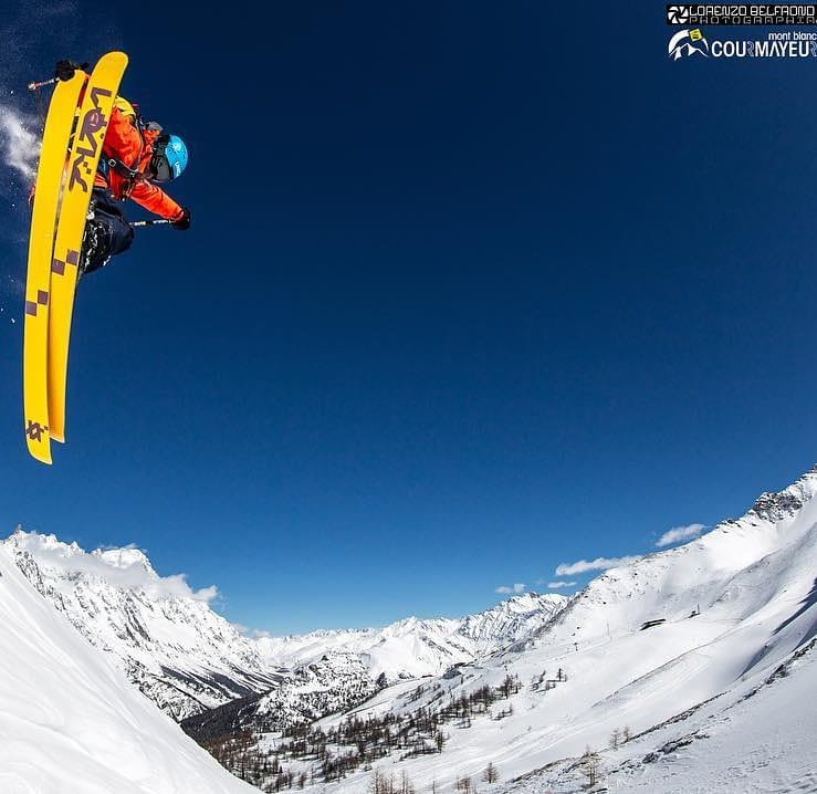 Freeride skiing in #Courmayeur 🗻🏂❄🌞 #italianalps🇮🇹 | Photo credits© @lorenzobelfordfotografia 
instagram.com/lorenzobelfron…
<a href="/acerman/">bill</a> #aostavalley#valdaosta#courmayeurmontblanc#freerideski#alps#mountains#ski#skiing#skiholidays#skifun#skilover#freestyle#aosta#alpineskiing#go4ski