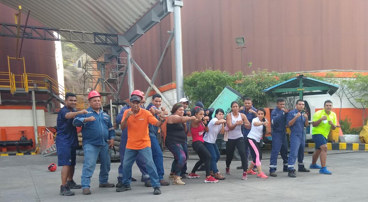 DaabonOrganics's tweet photo. Iniciamos el día cuidando del bienestar de nuestra #GenteDaabon promoviendo estilos de vida saludable.
🤜💥
#daabon #terlica #fitcombat #orgullosamario #Seguridad #Salud #trabajo https://t.co/vicU3EFm4f