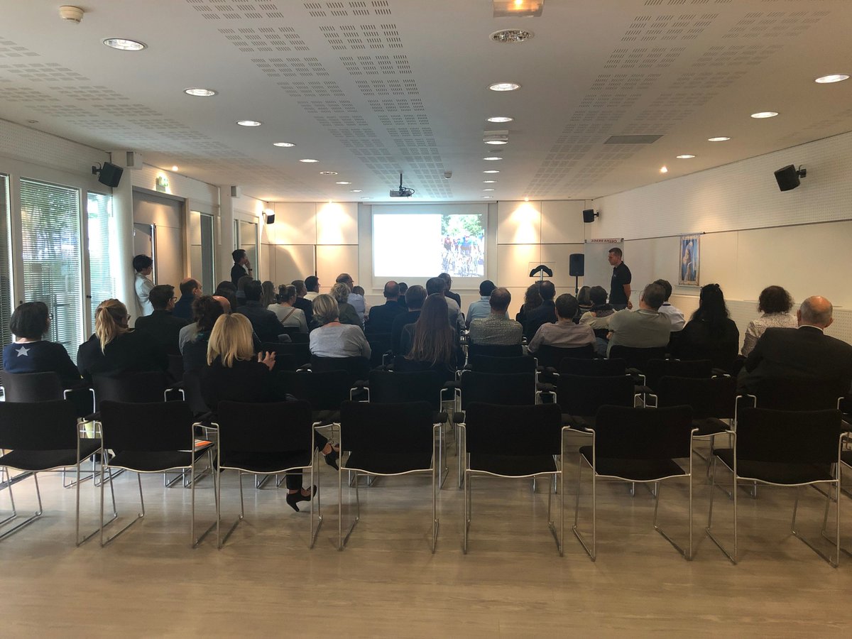 DCT_NewGen's tweet image. Hier, nos coachs sont intervenus chez notre partenaire @credit_sofinco à Roubaix pour une conférence sur "le management des talents" puis ont encadré une sortie vélo sur les pavés de @A_ParisRoubaix 
#partage #memepassion #parisroubaix #pavés
