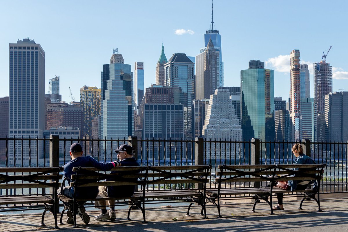 ShopDuggal's tweet photo. New York City's iconic skyscrapers.  Do you have any interesting photos of NYC architecture though the years?  Which building is your favorite?

Photo Credit: Bernice Melis
#buildingnyc #skyscrapers #nycskyline #architecture #landmarks #buildings #photography #streetphotography https://t.co/iGdZiUqOKk
