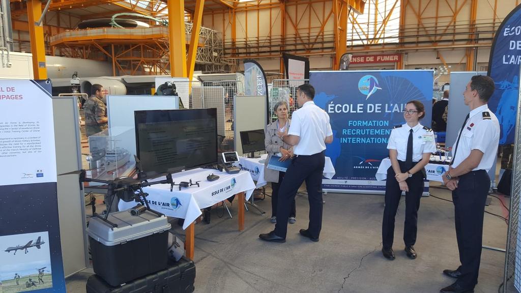 Ecoledelair's tweet photo. #UED2019 L'équipe de la #ba701 et de l'@Ecoledelair vous remercie ... À l'année prochaine avec encore plus de nouveaux projets. 👍🏼🛩️🛰️ https://t.co/2wRAIHGHRk