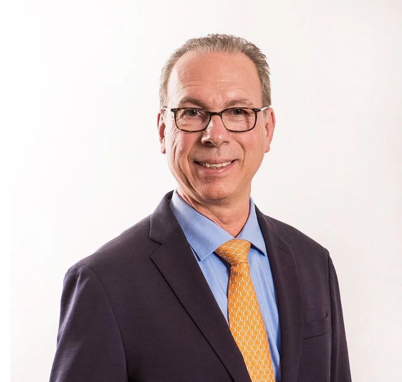 LeCentreVaud's tweet photo. #EF2019 - PRÉSENTATION DE NOS CANDIDATS:
François Durafourg, électronicien, économiste, gemmologue, CEO d’une fabrique de pierres d’horlogerie (Pierhor SA), #Perroy.
➡️ https://t.co/Vcks4ZkBmG
Le 20 octobre votez compact et faites voter la liste n° 18 #PDC.
#TeamOrange https://t.co/V7vhc4csZ1