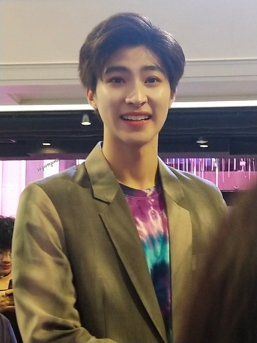 pompam_so's tweet photo. มองตาจะเห็นใจมองลึกเข้าไปข้างในใจจะมีเราในใจเทอร์
@bluepongtiwat_
#Bluepongtiwat
#ColorofSiam https://t.co/Jy2U9LGlTb