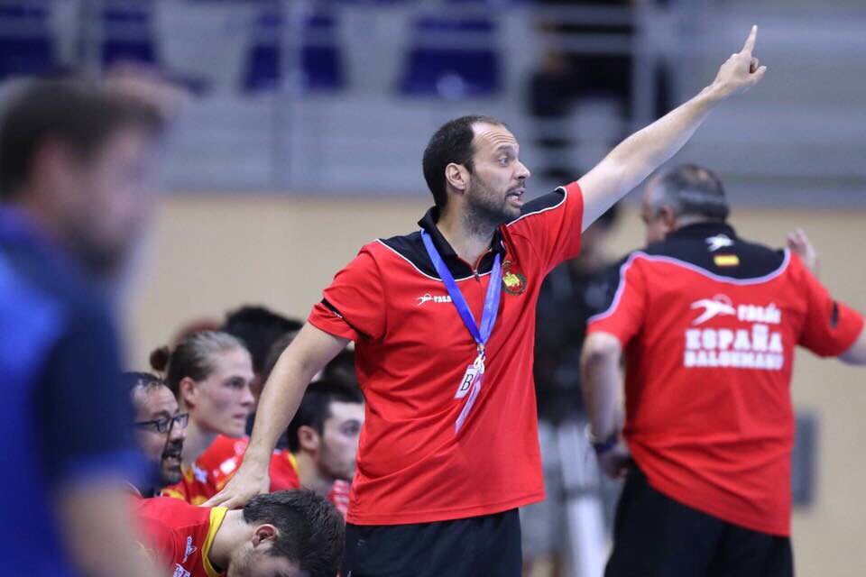 🇪🇸 Renovación en las selecciones formativas masculinas

➡️ #HispanosJunior | Rodrigo Reñones y <a href="/moyanoBMC/">Nacho Moyano</a>

➡️ #HispanosJuveniles | <a href="/Jabato17/">Javier Fernández</a> y <a href="/Alex_Mozas/">Alejandro Mozas</a>

➡️ #HispanosPromesas | @sanchezsnow y Santiago Urdiales

📰 Más info 👉 rfebm.com/noticia/renova…