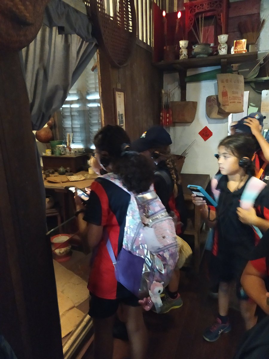 leen150771's tweet photo. Grade 4 da Silva @MeagDS and 4 Darby @SciTechWow went for a Fieldtrip at the Chinese Heritage Singapore today to discover and find out more about the migration of the overseas Chinese communities and their culture. @EYPYGEMS https://t.co/FtBtPoD2x6