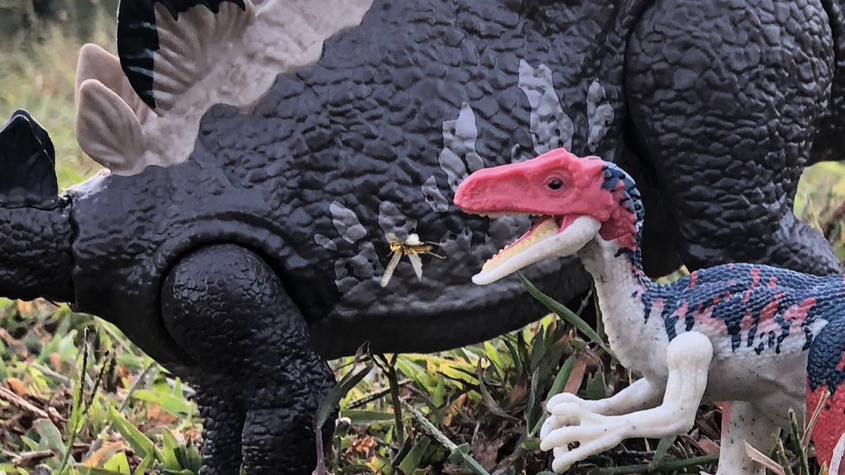 coelurus jurassic world toy
