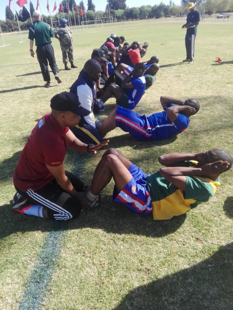 SANDF_ZA's tweet photo. Warrant Officers and Non-Commissioned Officers Skills Competition 2019, 9 to 13 September 2019, Potchefstroom. Fitness Evaluation, Individual Participants.
Information and Photographs by Lieutenant M.J. Kekana, ASB Potchefstroom
#sandf
#sandf19
#SAArmy_19
#MilSkillsComp_19 https://t.co/b6gQTWi9Iy