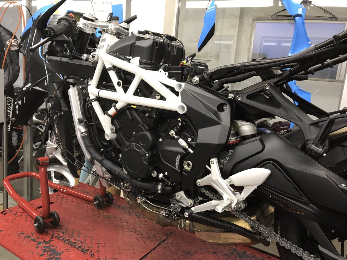 rumorosso's tweet photo. 納車整備なう

#リトモルモロッソ  #MVagusta #F3675 https://t.co/7iBDcn8TiN