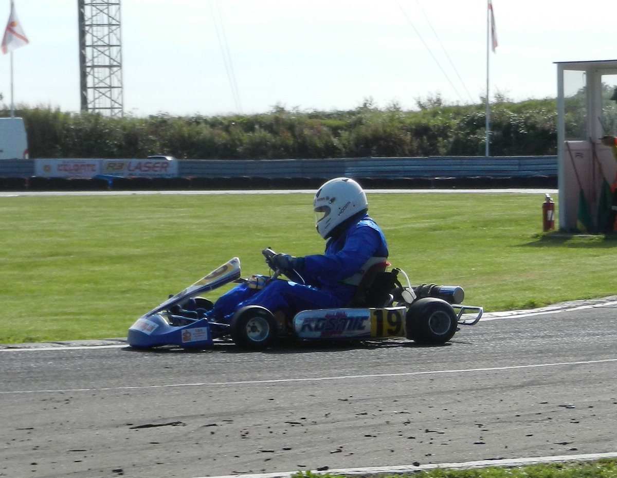 formulablue_uk's tweet photo. With 4 weeks to go until the Blues next hit the track, lets go through the results of the #GrandeFinals to see how it all shook out, starting with #19, and fresh off his novice plates, Alex Fortune. With a good run in the #2ckc round, placing 7th in the final, keep an eye on him. https://t.co/0kmvkw9J3O