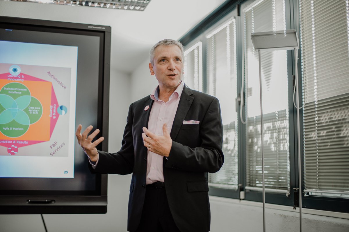 DevoteamGER's tweet photo. Vorgestern legte Stanislas de Bentzmann, #CEO von @Devoteam, den ersten Stopp seiner #Roadshow bei unseren Kollegen von @DevoteamAlegri in #München ein #OneGermany.
Wir freuen uns schon, ihn nächste Woche in #Frankfurt zu sehen! https://t.co/l7VAZPrS7n