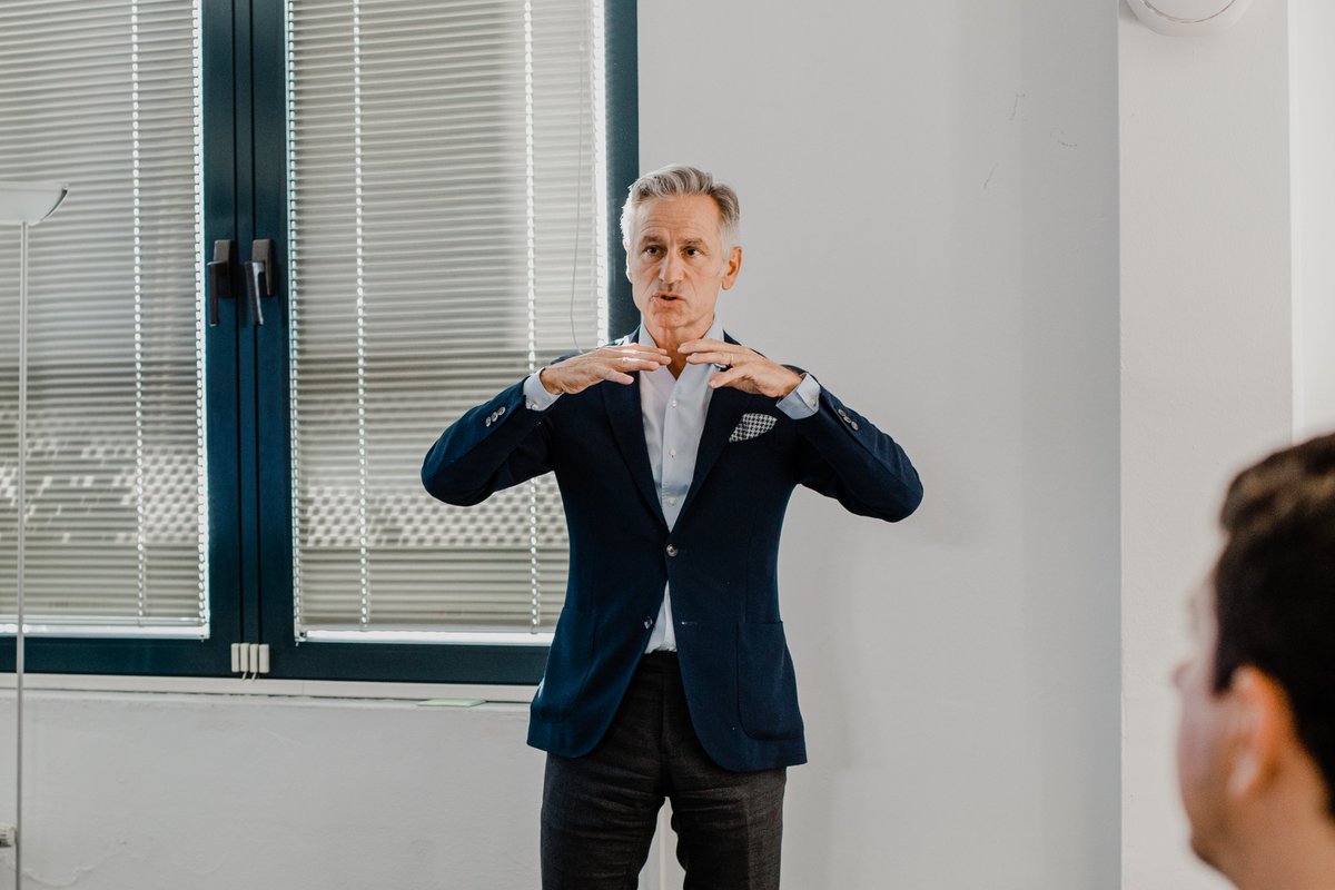 DevoteamGER's tweet photo. Vorgestern legte Stanislas de Bentzmann, #CEO von @Devoteam, den ersten Stopp seiner #Roadshow bei unseren Kollegen von @DevoteamAlegri in #München ein #OneGermany.
Wir freuen uns schon, ihn nächste Woche in #Frankfurt zu sehen! https://t.co/l7VAZPrS7n