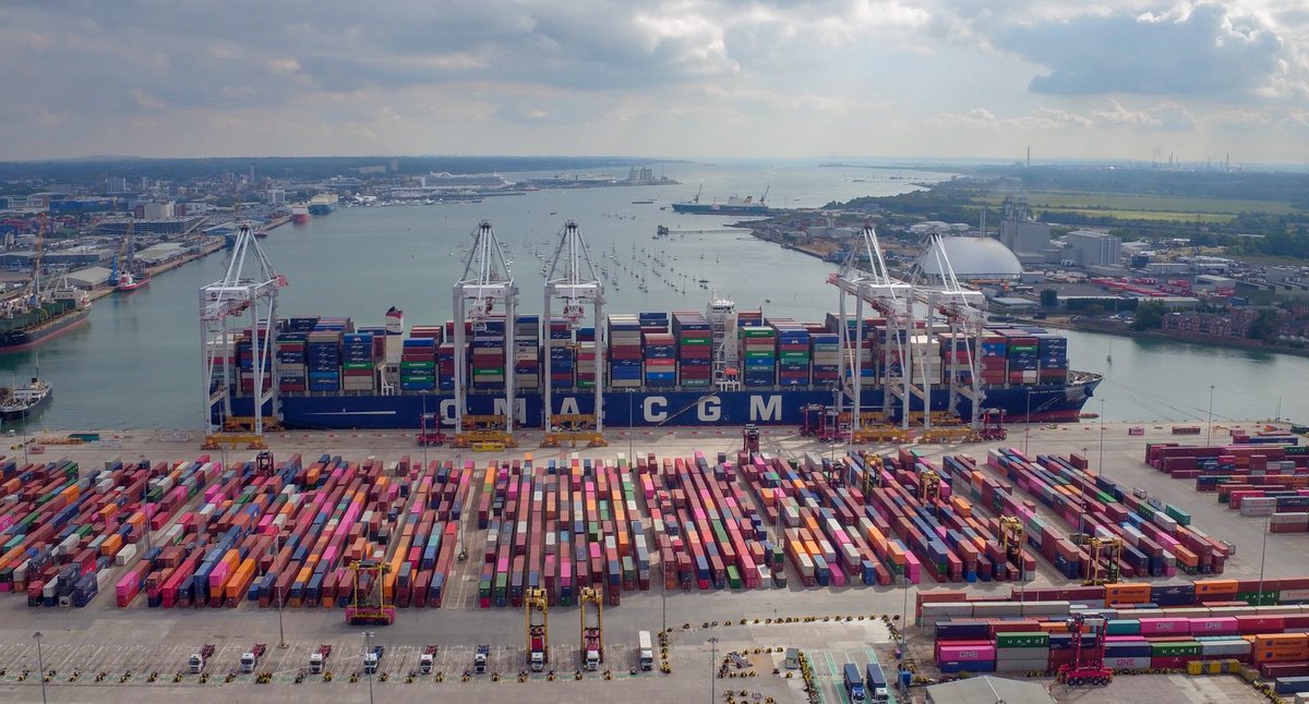 aerialviewuk's tweet photo. Been filming container loading for a client at #DPWorld in #Southampton docks this week. 1000s of containers, all kinds of machinery with tiny people moving it all around like clockwork - fascinating being able to view from above! @aerialviewuk #dronephotography #southampton https://t.co/KpKVQxDXPP