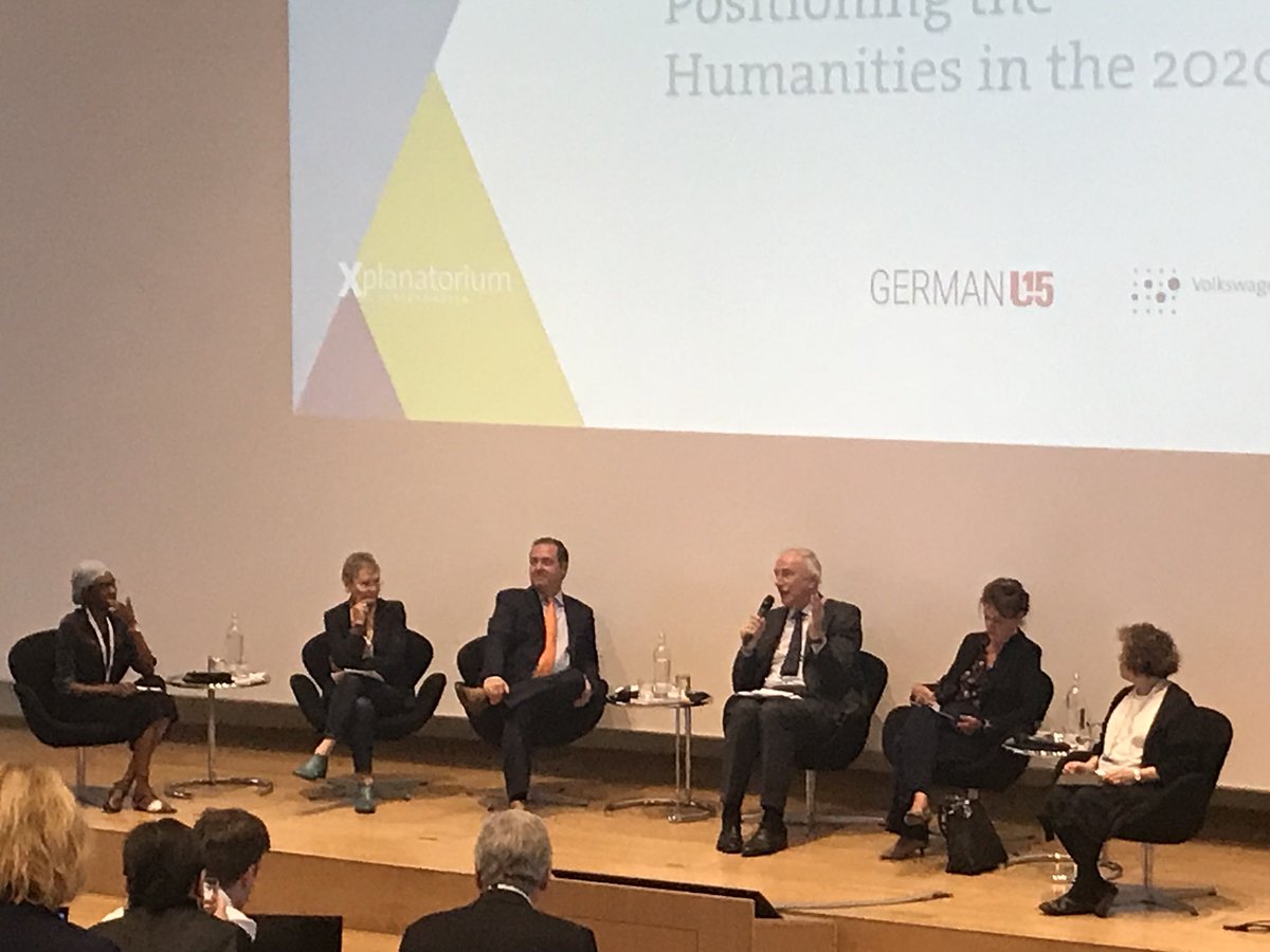 Professor_OMG's tweet image. @dnyangulu is representing the early-career researchers at the final panel of #Humanities_2020