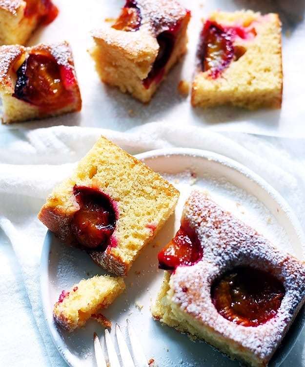 lilviennablog's tweet photo. It’s plum season again. Yay! Late summer is my favorite season of the year. It’s still sunny and warm, yet not unbearaby hot. Plus it’s time to harvest all these delicious fruit and veggies.

I made this fuffy and moist Austrian-style cake with damsons b… https://t.co/Agr6jzRKSU https://t.co/FyhEiuXJKP