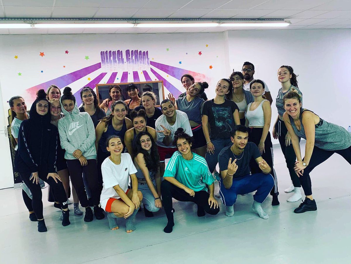 nickel_school's tweet photo. Hier 3ème journée des portes ouvertes à Nickel-School, après-midi avec les enfants et le soir Cardio et Stretching pour les adultes avec Anna😊on continue aujourd’hui 19h hip-hop adulte 20h L.A Style et 21h Lyrical Jazz😉on vous attend nombreux ça va être le feu encore ce soir 🔥 https://t.co/lxAf5CljFK