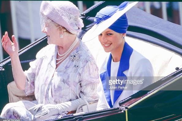 HATalkemag's tweet photo. #tbt Royal Ascot Hats Worth Remembering - https://t.co/B4LHG9GFbq #HATalkBlog #throwbackthursday #RoyalAscot #Ascothats @Ascot #racingfashion #royalhats #LadyDiana #PrincessDi #QueenMother #PhilipSomerville #turban by #DillonWallwork #vintagestyle #hats #millinery #hatspiration https://t.co/LXvkeD9hwh