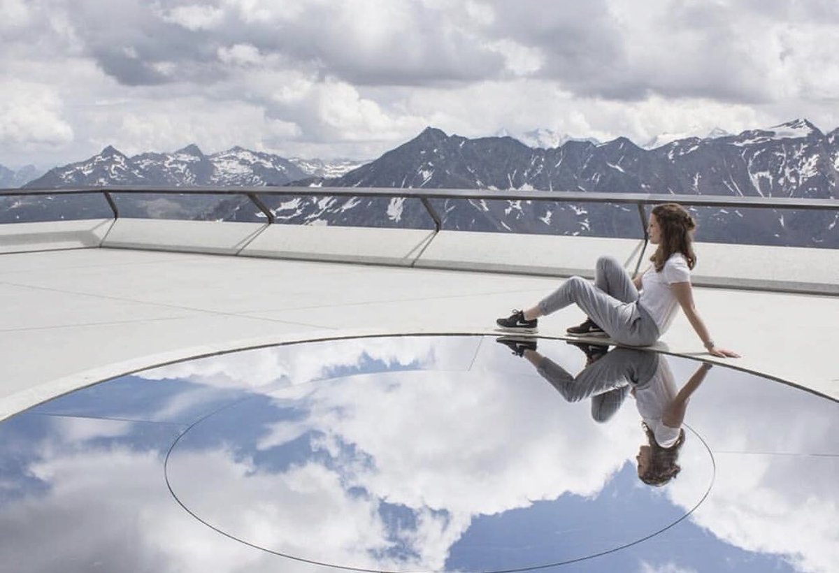 rooflightSOLS's tweet photo. Take a look at this awesome circular walk on RoofLight @007Elements #rooflights #glazing #design #architecture #london #skyline #rooflights #skylights https://t.co/qTauS5Nc92