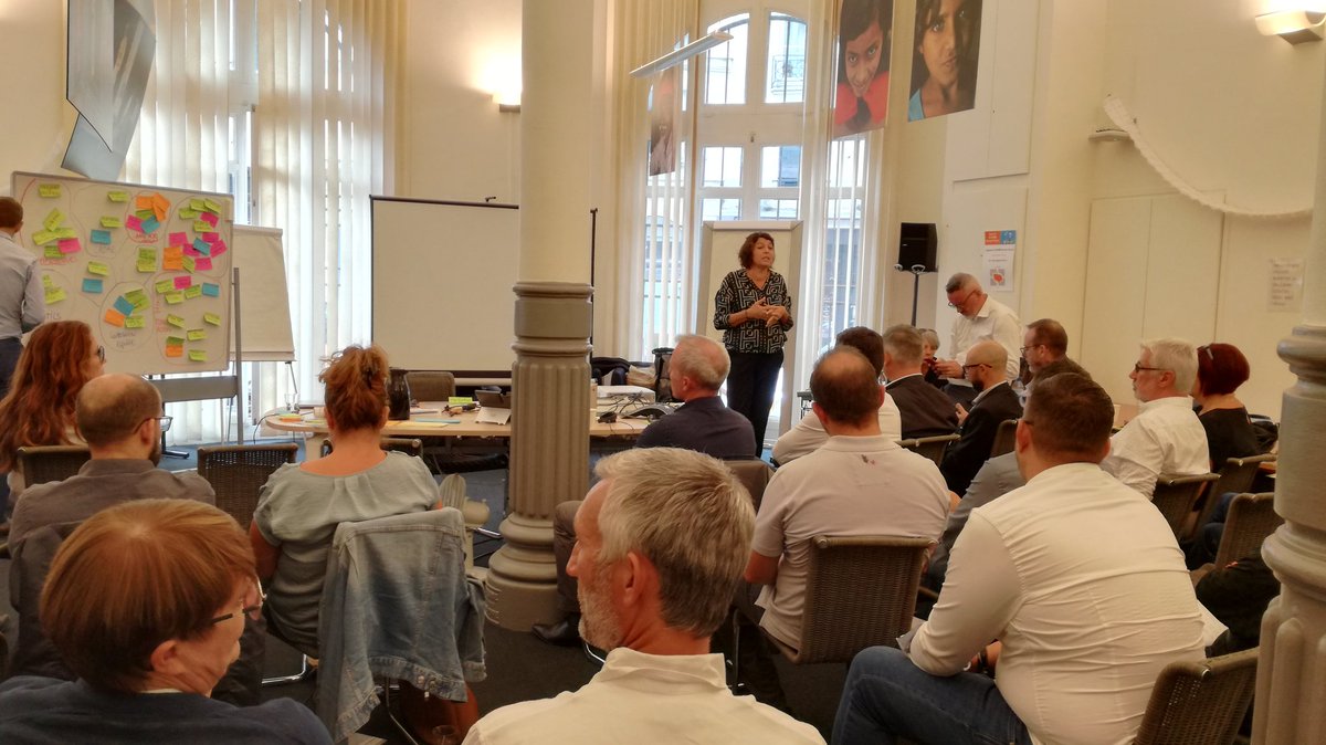 valcarre's tweet photo. "Cette formation rentre dans un dispositif innovant pour votre montée en compétences", en "anticipant vos besoins et en co construction au plus près de la réalité du terrain" #formation #Orange #oneDEF @abaronnet67 @JeromeGautier_ @mkgclaeys @jcfleury https://t.co/3wVB0Hx0Oj
