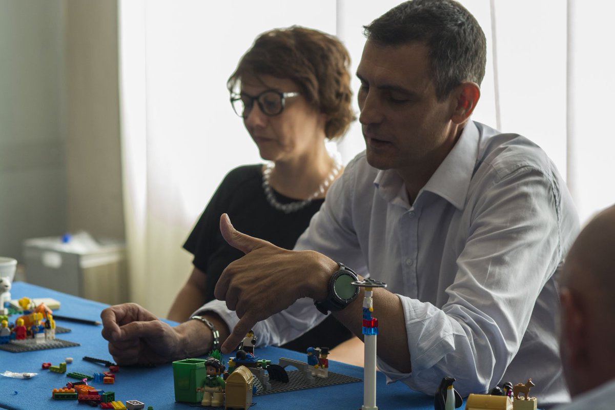 agenfap's tweet photo. Tante storie e tanti motivazioni viaggiano attraverso i mattoncini. La strada per diventare facilitatori è un hard fun!
Inizia il terzo giorno di formazione per Facilitatori #LEGOSERIOUSPLAY
#PerKristiansen #facilitatortraining #LSPtraining #LSP #Roma #Agenfap 1/3 https://t.co/mQqsU2HebN