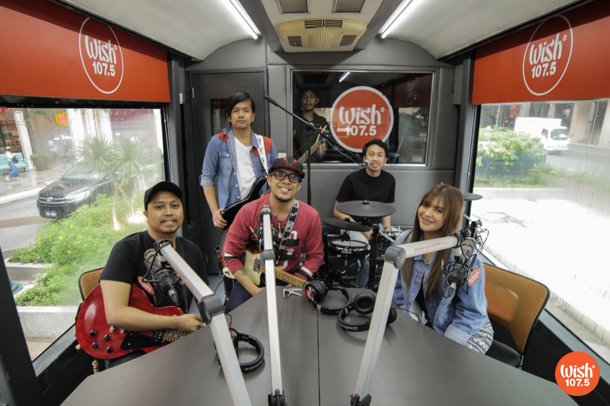 wish1075's tweet photo. Celebrating their 14th anniversary, Filipino alternative-pop band @paralumanband returned to the Wish Bus and performed their latest heartbreaking anthem "Ikaw at Ako"!

Don't miss out their anniversary show happening at The 70's Bistro on September 21, 2019, Saturday. https://t.co/ovg2lKLn6S