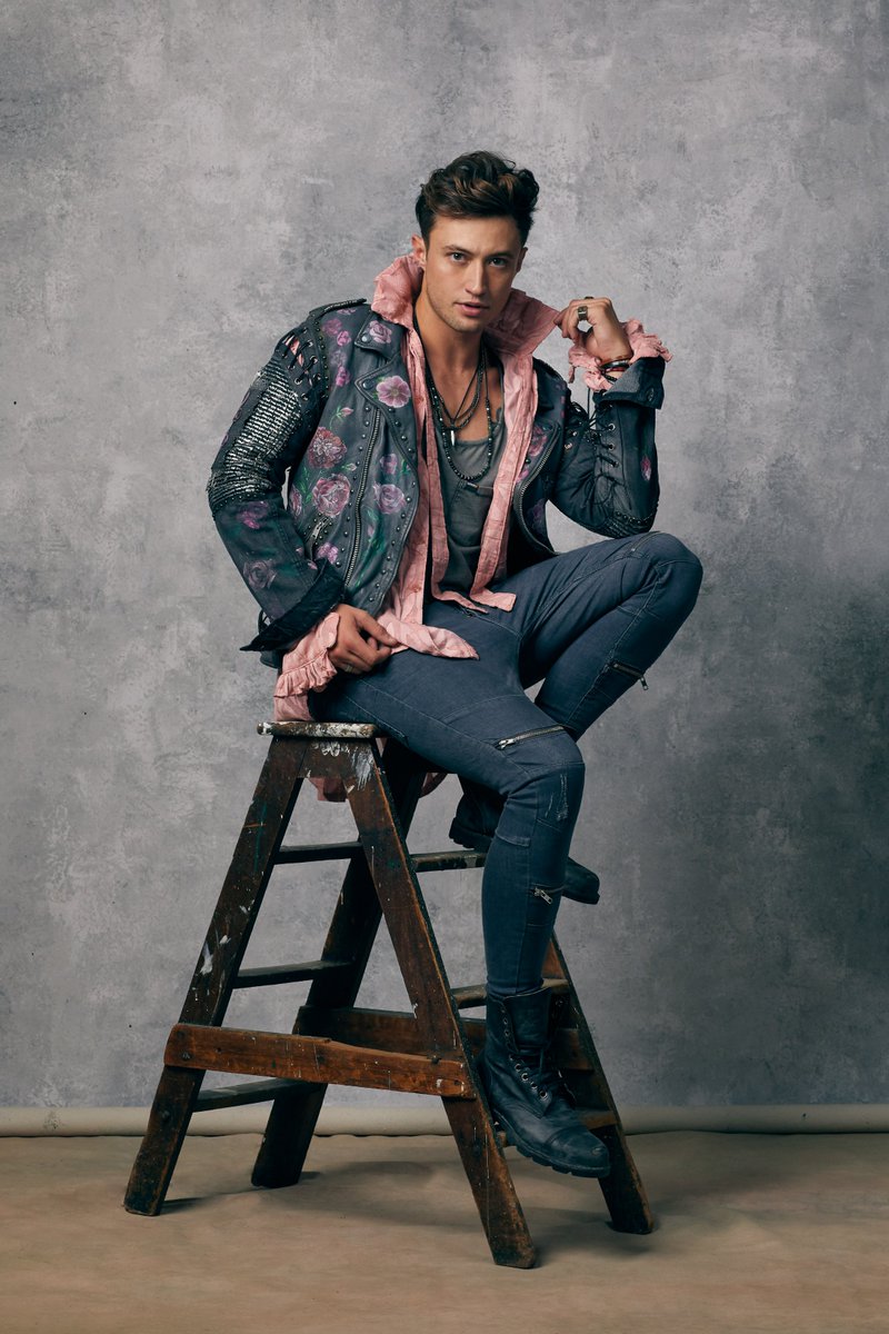 julietmusical's tweet image. shakespeare, but make it fashion💃🏾💁🏾‍♀️. #andjuliet’s costumes give me LIFE! which one is most your style? juliet, romeo, anne, shakespeare or...