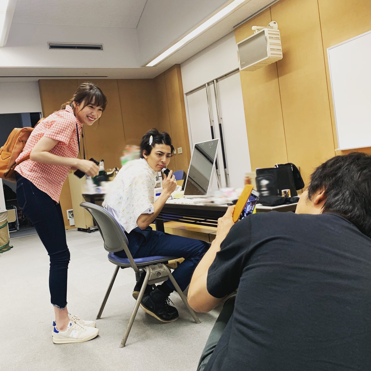 sign_2019's tweet photo. ／
#サイン
最終回、今日よる9時❗️❗️❗️
＼

#きりちゃん
#絶賛おひげ剃り中に
#おじゃましまーす
#景ちゃん突入！
#そこを激写する柚木先生
#角度もしっかり気にします
#レアショット
#大森南朋
#飯豊まりえ
#高杉真宙
#最終回まで
#いよいよあと2時間半💨 https://t.co/jiV0BxvwlR