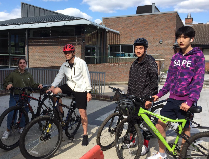 acsrelo's tweet photo. Ready for action? There is no boredom in the ACS #Cobham #boarding house. From creative workshops 👩‍🎨👨🏾‍🎨to game nights 🎲♟to cycling excursions 🚴🏼‍♂️🚴‍♀️🚴‍♂️ there is a lot to enjoy. #ACSBoarding #LifeatACS https://t.co/rEQZzJQPgx