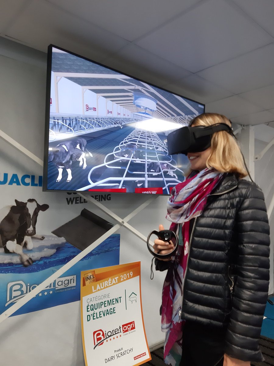 Liselore_M's tweet photo. Salle comble au #SPACE2019:  conférence de @CoopdeFrance sur le lien BienEtreAnimal /#consommateur
@weAREbioret
adhérent @AgrOnov_Europe propose une #visite3D de bâtiment d'#elevage équipé avec leurs produits innovants pour le plus grand bonheur des #vaches.. et des visiteurs ! https://t.co/FxglafeSuv
