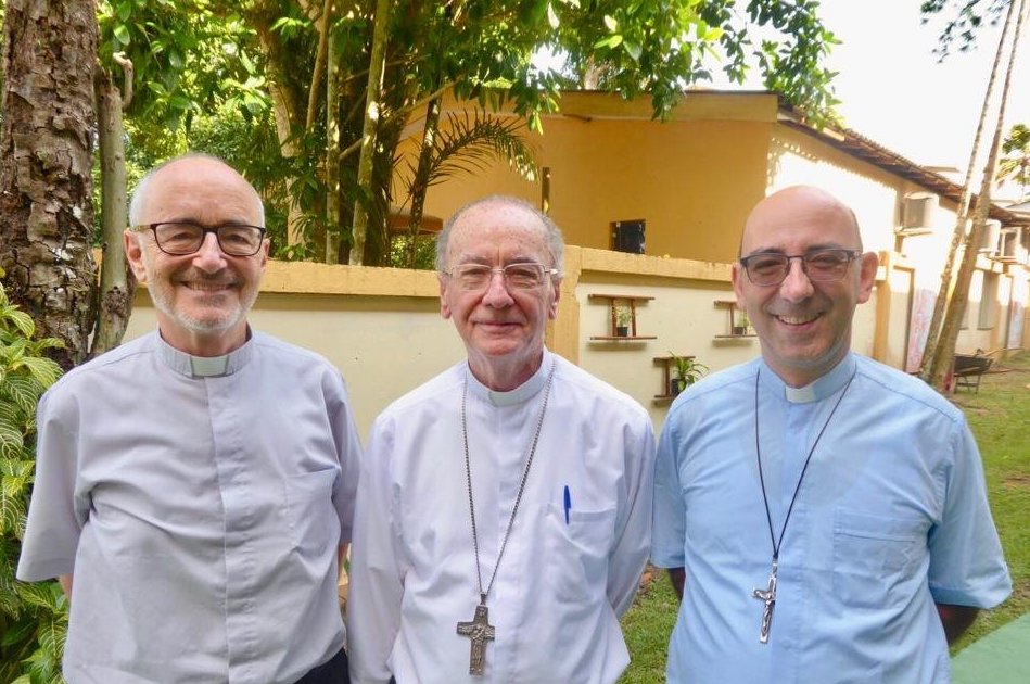 antoniospadaro's tweet photo. +++ Pourquoi l'#Amazonie mérite-t-elle un #Synod ? Sur le site web de La Civiltà Cattolica, le Cardinal désigné Michael #CZERNY S.I. et le Vicaire Apostolique Monseigneur David #MARTINEZ de Aguirre Guinea O.P. présentent le #SinodoAmazonico @Synod_va  https://t.co/A7EPxpuByI https://t.co/X5roOzIGB0