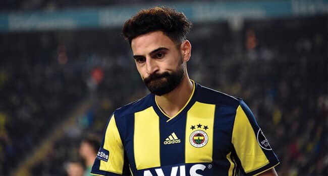 fbaze1's tweet photo. Mehmet Ekici, Fenerbahçe'nin TFF'yə bildirdiyi siyahıda yer almadı. Beləliklə, Mehmet Ekici mövsümün geri qalanında Türkiyə Liqası oyunlarında çıxış edə bilməyəcək. https://t.co/hFnnS8BA2j