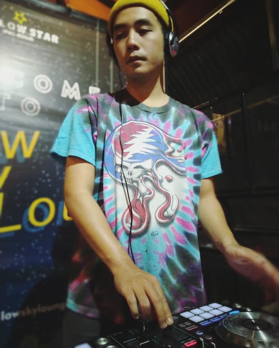 #Throwback

Good Tuesday! 👋👋👋
@yellowstarhotelgejayan was on fire when <a href="/punkbathoro/">TORRO</a> on deck!!!
.
Good vibes 🍺🍺🍺