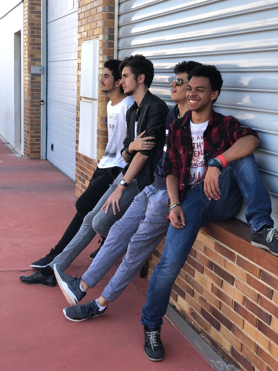 Esta noche a las 22h , si DANA lo permite... en el stand de <a href="/CMM_es/">Castilla-La Mancha Media</a> en feria, desvelaremos la programación musical de Abycine Off y nos acompañaran con sus canciones en directo <a href="/oficina_25/">Oficina 25</a>  y Carletti Porta !!!