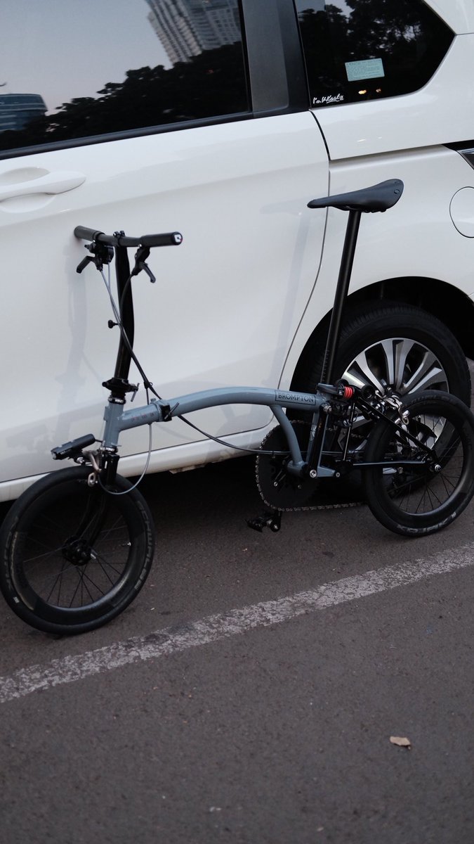 aldirafdi's tweet photo. Our cities are killing us #brompton https://t.co/XrG1rkhZIW