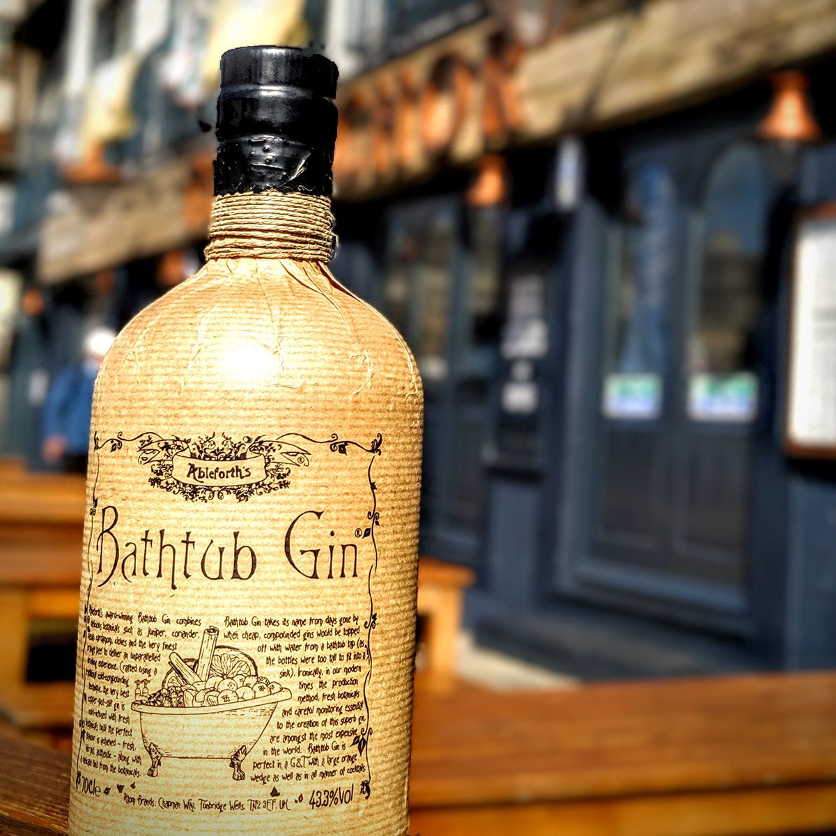 Got a spare fiver? You've GOT to try this! Get a double Bathtub Gin with Fever-Tree tonic and get involved with a bit of harbour-side gin sipping 👌👌👌👌 @weareweymouthuk <a href="/bathtubginnyc/">BTG</a> @loveweymouth #gindeal #ginforthewin #bathtubbotanicals