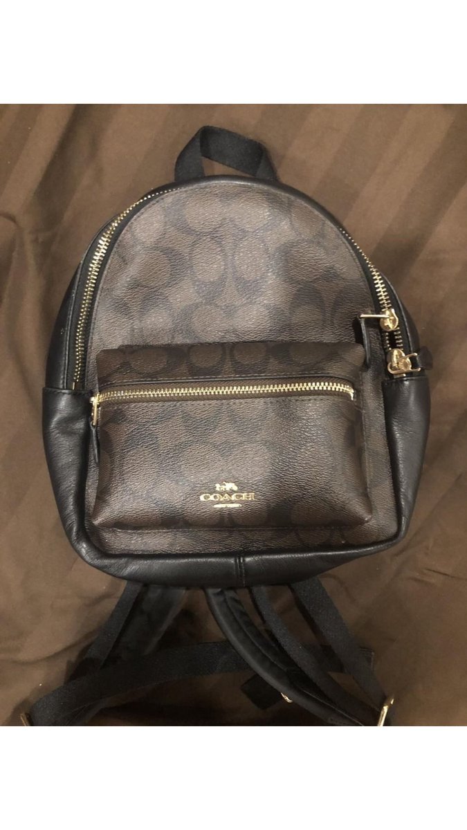 1flagsd's tweet image. กระเป๋า coach mini ใหม่มาก ใช้ไปแค่สองครั้งเองจ้า หิ้วเอง บินมาจาก USA 🇺🇸เลยนะคะ ล้านเปอร์เซ็นต์เพราะเราไป Work and travel มา ราคาเอาท์เลทนะคะ
ซื้อมาเกือบ 4,000 เลยจ้า
🌈ส่งต่อ 2500฿
🤪ส่งฟรีอีเอ็มเอสไปเลยค่ะ 
#กระเป๋ามือสอง #Coach #coachมือสอง #กระเป๋าแบรนด์เนมมือสอง @coachTH