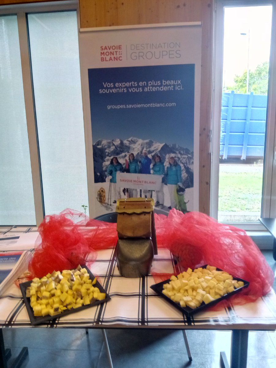 A la rencontre des salariés du comité d'entreprise Aéroports de Paris aujourd'hui à Roissy et mardi à Orly. 6700 salariés venus trouver des idées de séjours pour leurs prochaines vacances d'hiver à la #montagne La destination #savoiemontblanc à l'honneur sur ce forum