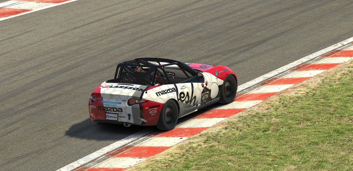 Nuestro piloto <a href="/sergioiracing/">Sergio</a>  sigue sumando en el campeonato mx5 de @cxrguk ,esta vez en P3.Felicitar al podium y a la organizacion.