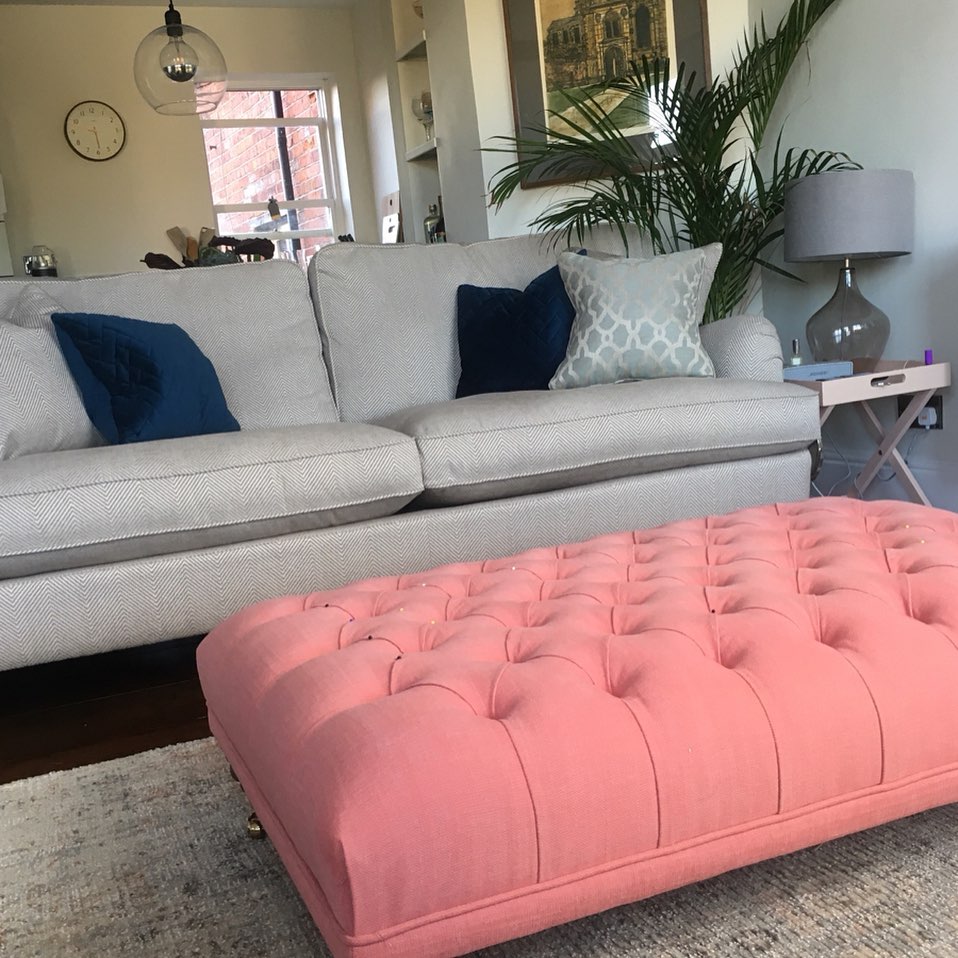 THE_AMUSF's tweet photo. We're loving this big #pink #footstool Olivia Jane Upholstery made for her new flat. Isn't it amazing how one piece of furniture can really transform a space.
Thank you for sharing @homeofoliviajane via instagram
#ottoman #banquette #deepbuttoned #upholsterer #upholstery #AMUSF https://t.co/zAvImkWNbs