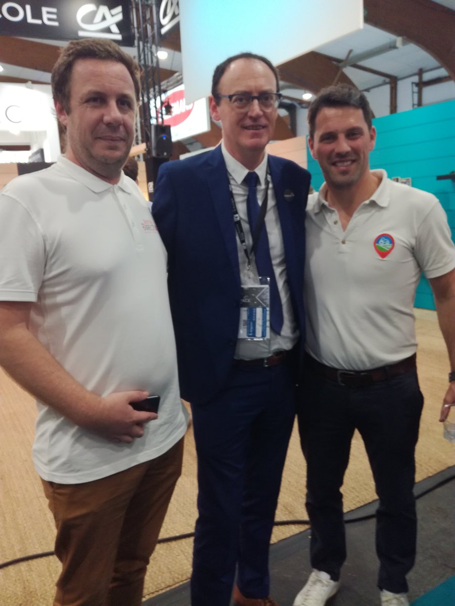 📣 Oyé Oyé !
Le #CoFarming dégaine ses solutions sur le stand <a href="/CA_Bretagne/">Crédit Agricole en Bretagne</a>
 Hall 5 stand C67 
En compagnie du @Cerfrance35_56 
Découvrez des startups innovantes 
📌 <a href="/linkinfarm/">linkinfarm</a> 
📌 <a href="/fermedirecte/">FERMEDIRECTE</a> 
Pour les absents, rdv en direct sur TV rennes!
#SPACE2019
#agricultureCollaborative